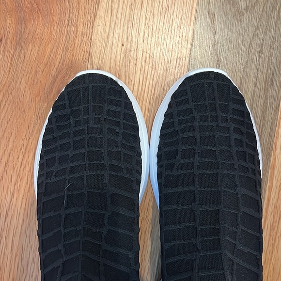 Men’s Lacoste lightweight sock sneaker. - Picture 10 of 10